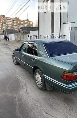 Седан Mercedes-Benz E-Class 1995 в Виннице