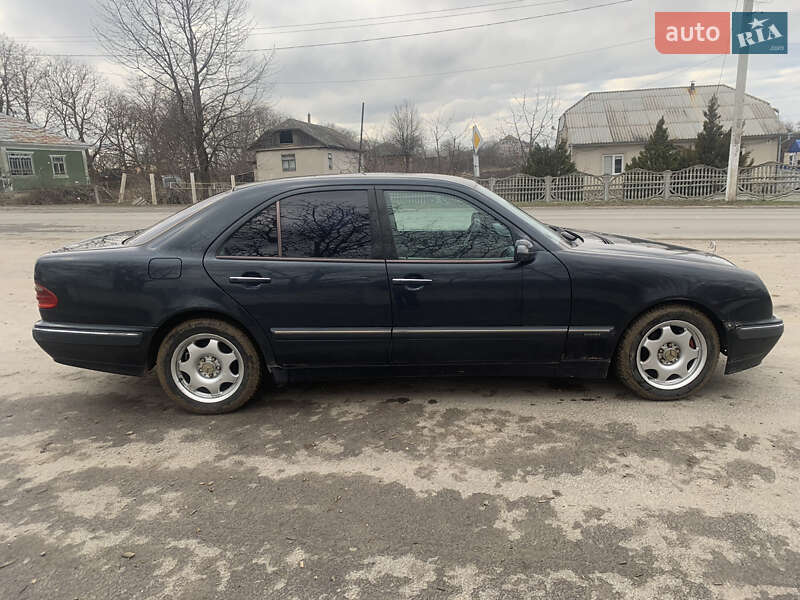 Седан Mercedes-Benz E-Class 1999 в Черновцах