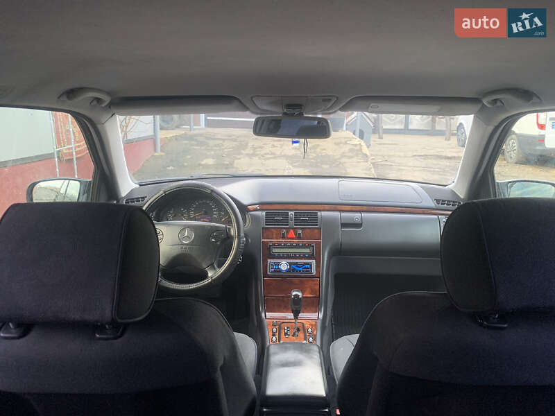 Седан Mercedes-Benz E-Class 1999 в Черновцах