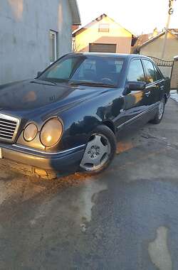 Седан Mercedes-Benz E-Class 1997 в Черновцах