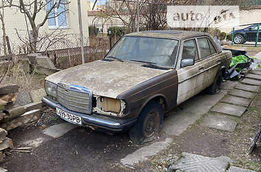 Седан Mercedes-Benz E-Class 1982 в Ровно