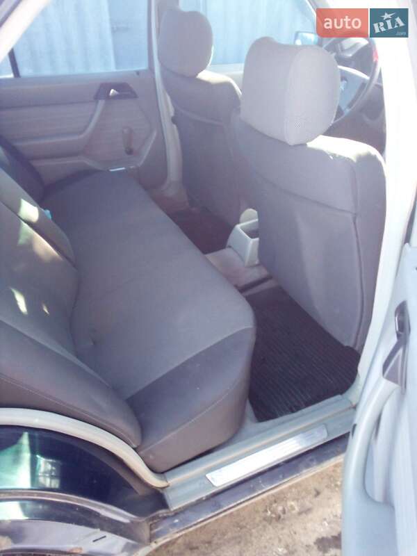 Седан Mercedes-Benz E-Class 1988 в Чигирину