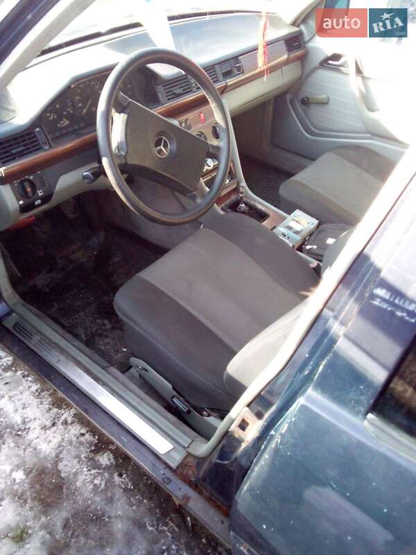 Седан Mercedes-Benz E-Class 1988 в Чигирину