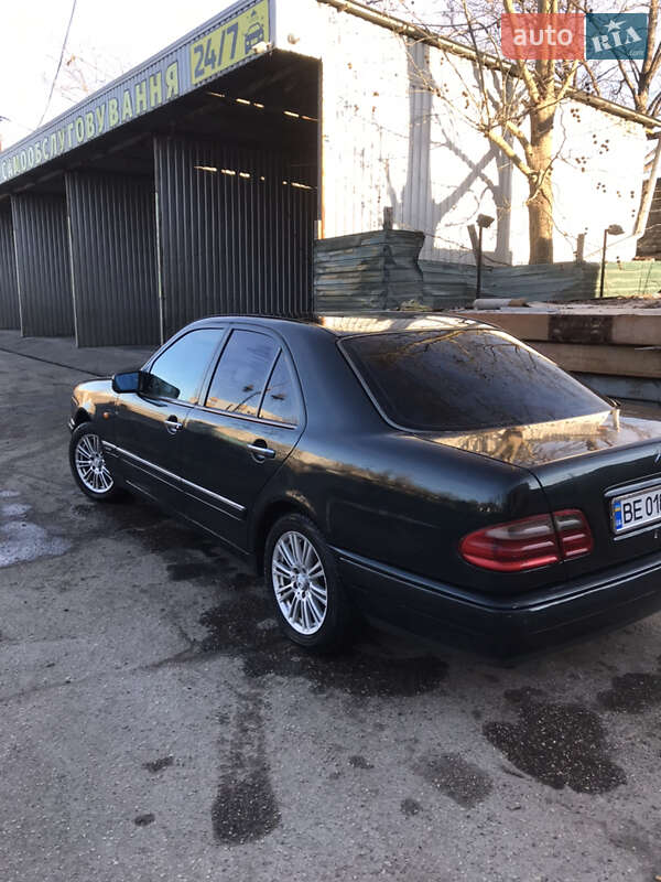 Седан Mercedes-Benz E-Class 1997 в Николаеве