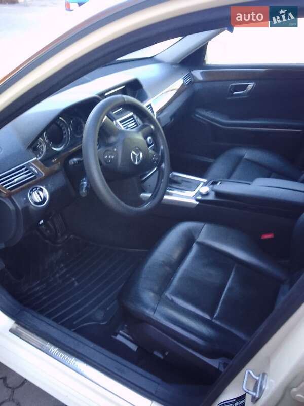 Седан Mercedes-Benz E-Class 2011 в Черкасах