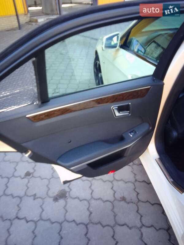 Седан Mercedes-Benz E-Class 2011 в Черкасах
