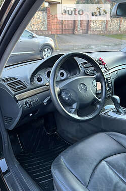 Седан Mercedes-Benz E-Class 2004 в Ровно