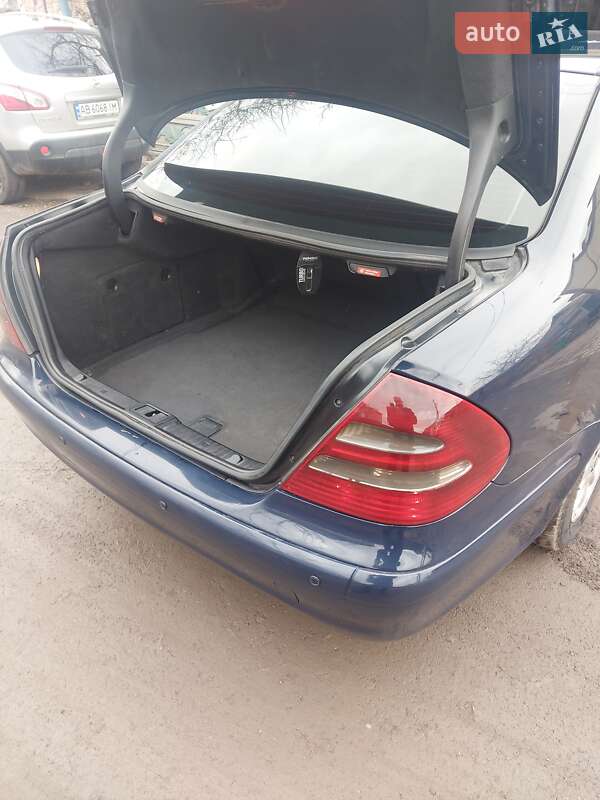 Седан Mercedes-Benz E-Class 2003 в Кривом Роге