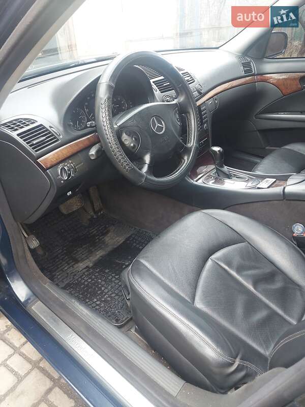 Седан Mercedes-Benz E-Class 2003 в Кривом Роге