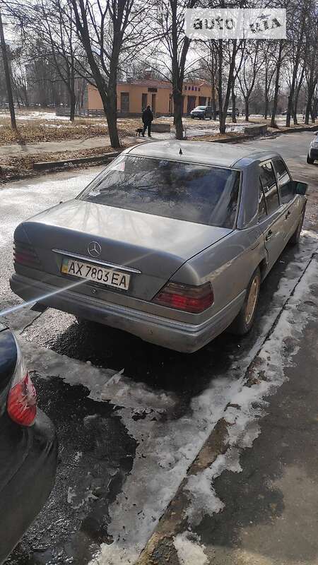 Седан Mercedes-Benz E-Class 1994 в Харькове