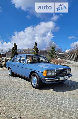 Седан Mercedes-Benz E-Class 1984 в Киеве