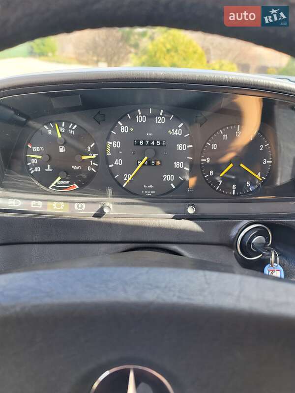 Седан Mercedes-Benz E-Class 1984 в Києві