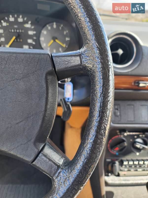 Седан Mercedes-Benz E-Class 1984 в Києві