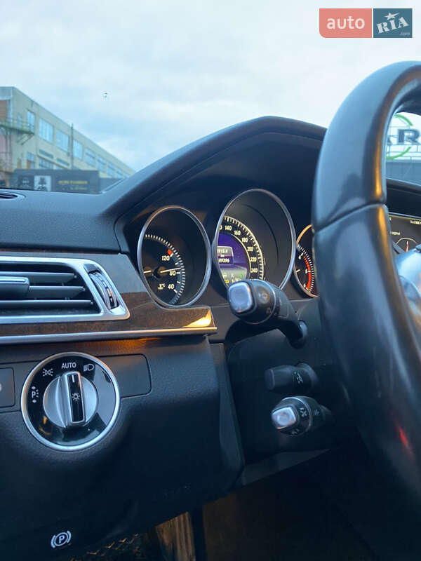 Седан Mercedes-Benz E-Class 2014 в Львове