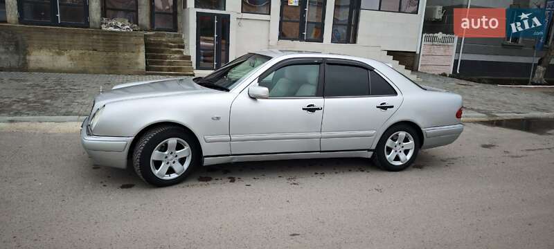 Седан Mercedes-Benz E-Class 1998 в Измаиле