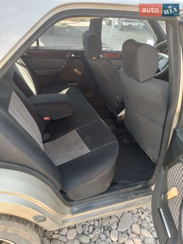 Седан Mercedes-Benz E-Class 1987 в Иршаве фото 2 Седан Mercedes-Benz E-Class 1987 в Иршаве