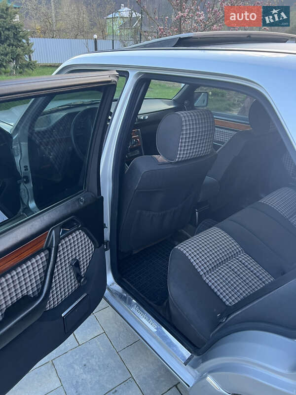 Седан Mercedes-Benz E-Class 1994 в Вижниці