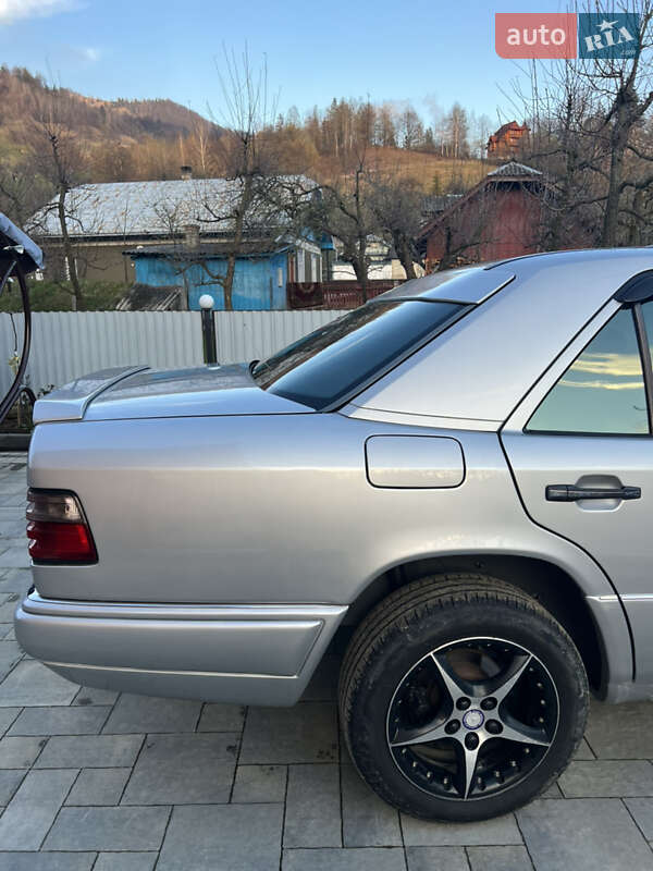 Седан Mercedes-Benz E-Class 1994 в Вижниці