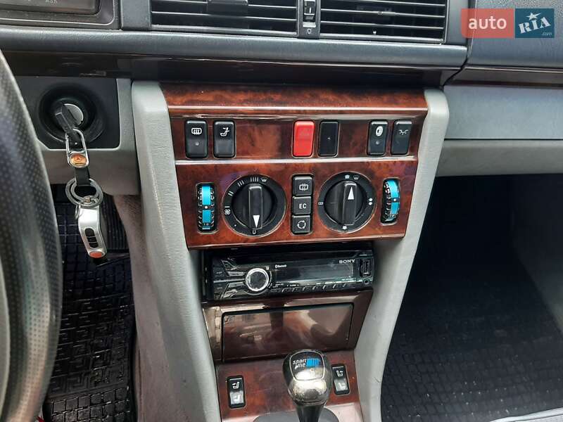 Седан Mercedes-Benz E-Class 1995 в Ивано-Франковске