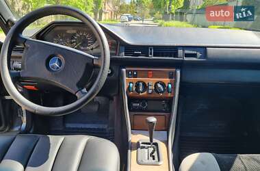 Седан Mercedes-Benz E-Class 1989 в 