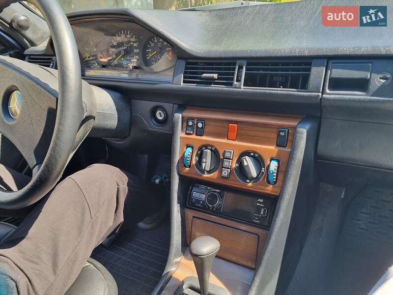 Седан Mercedes-Benz E-Class 1989 в Одессе фото 41 Седан Mercedes-Benz E-Class 1989 в Одессе