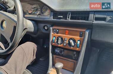 Седан Mercedes-Benz E-Class 1989 в 