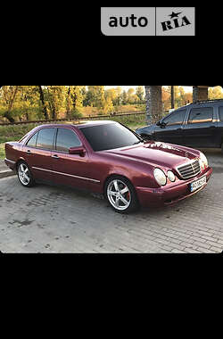 Седан Mercedes-Benz E-Class 1998 в Тячеве