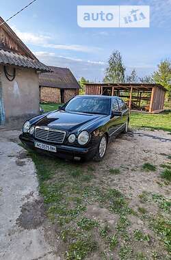 Седан Mercedes-Benz E-Class 1997 в Луцке