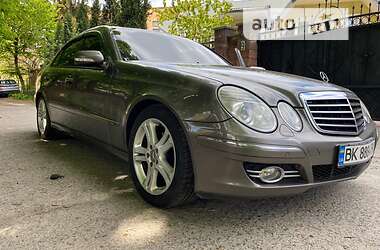 Седан Mercedes-Benz E-Class 2008 в Ровно