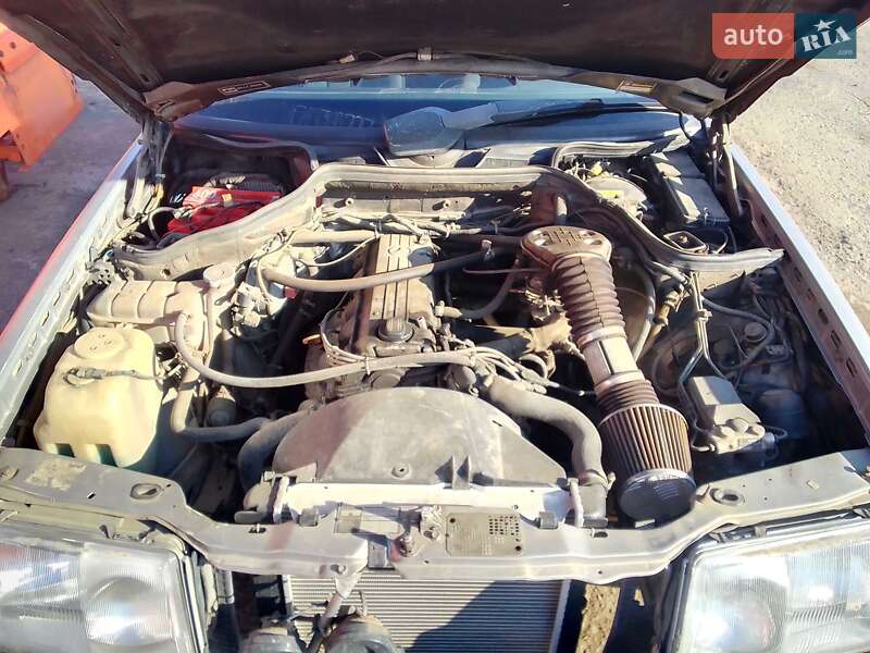 Седан Mercedes-Benz E-Class 1987 в Ужгороде