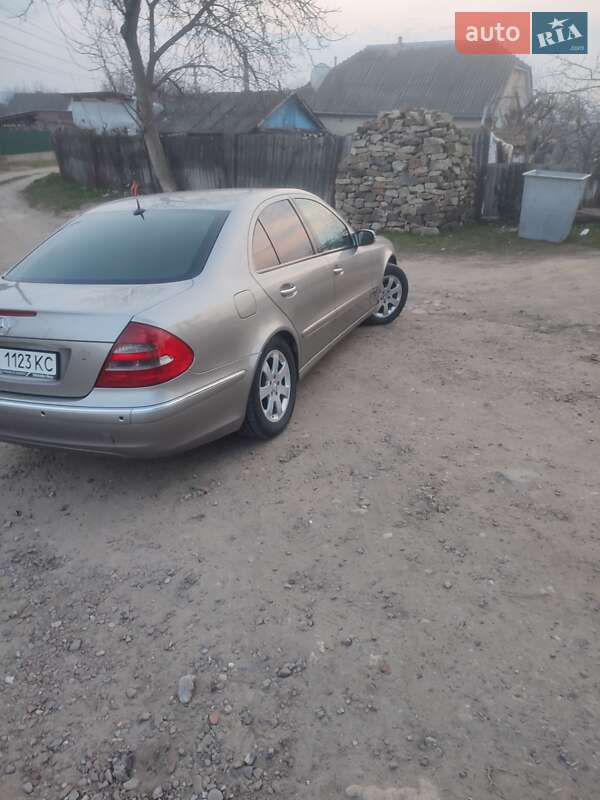 Седан Mercedes-Benz E-Class 2003 в Ямполе