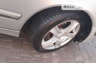 Седан Mercedes-Benz E-Class 2000 в 