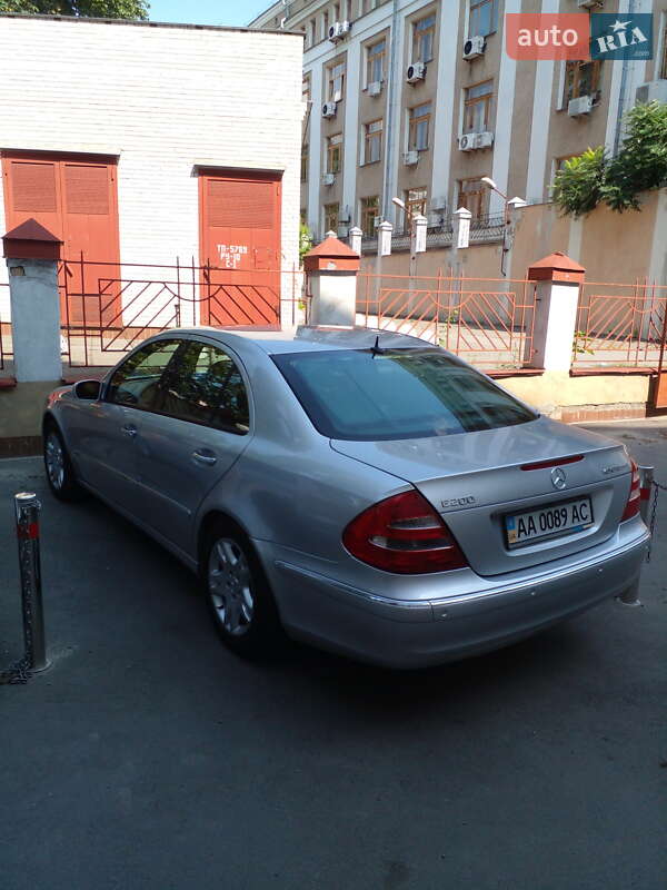 Седан Mercedes-Benz E-Class 2004 в Києві
