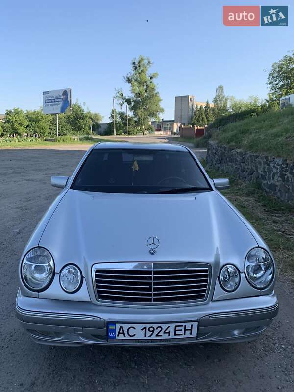 Седан Mercedes-Benz E-Class 1999 в Володимирі
