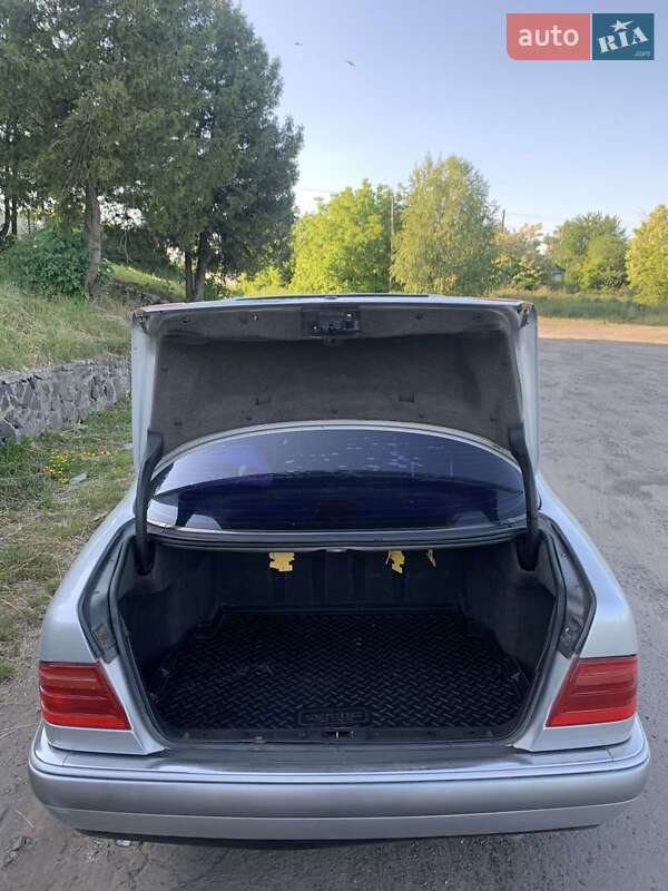Седан Mercedes-Benz E-Class 1999 в Володимирі