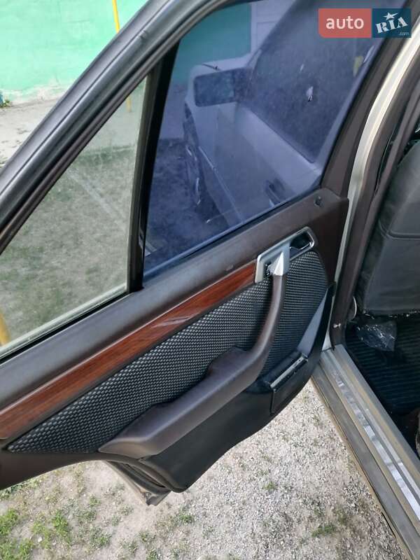 Седан Mercedes-Benz E-Class 1991 в Киеве