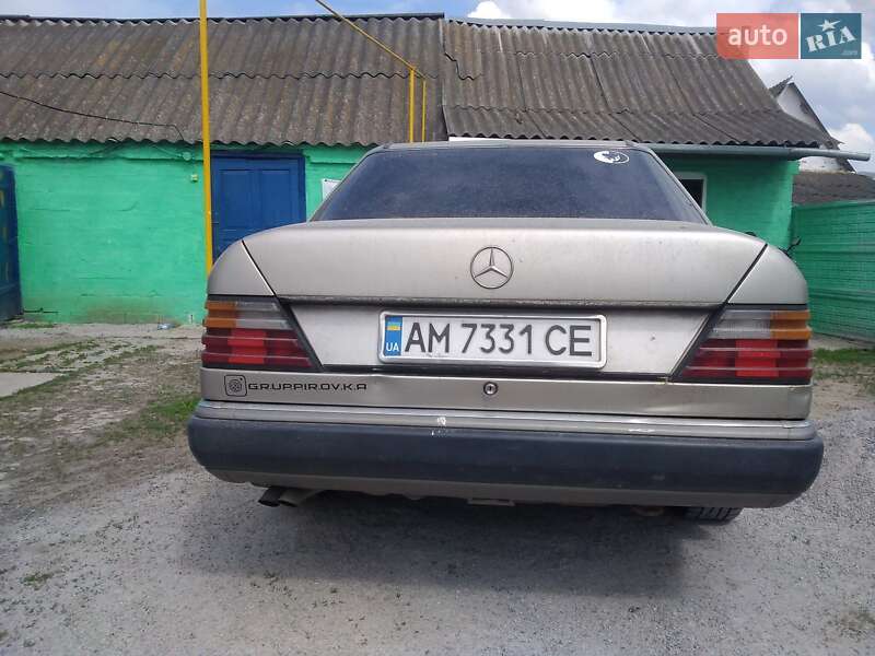 Седан Mercedes-Benz E-Class 1991 в Киеве