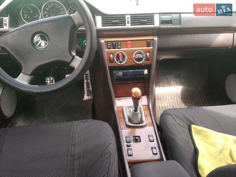 Седан Mercedes-Benz E-Class 1991 в Киеве