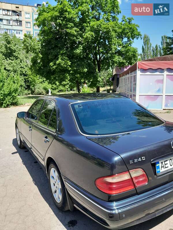 Седан Mercedes-Benz E-Class 2000 в Кривому Розі