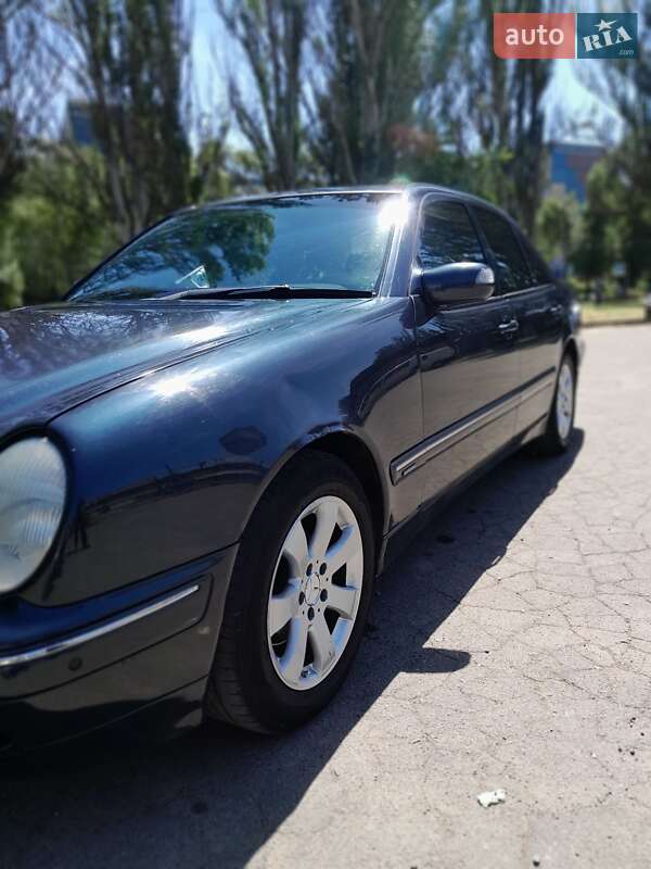 Седан Mercedes-Benz E-Class 2000 в Кривому Розі