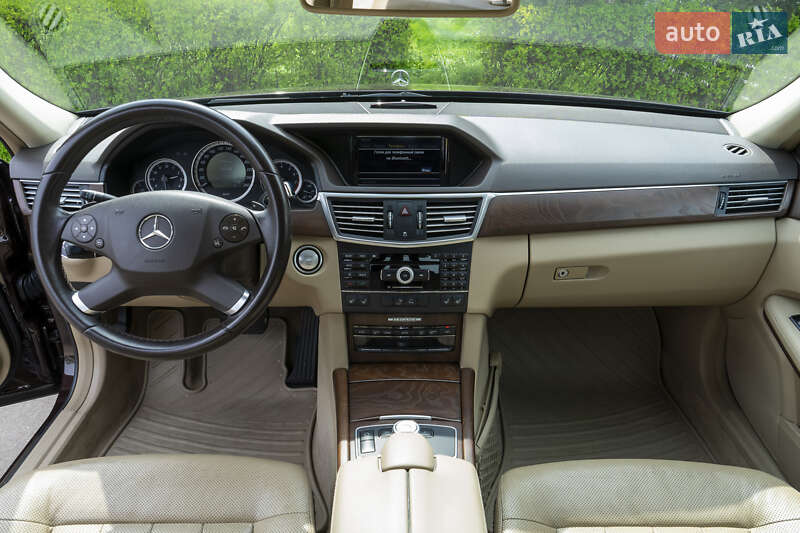 Седан Mercedes-Benz E-Class 2009 в Одессе