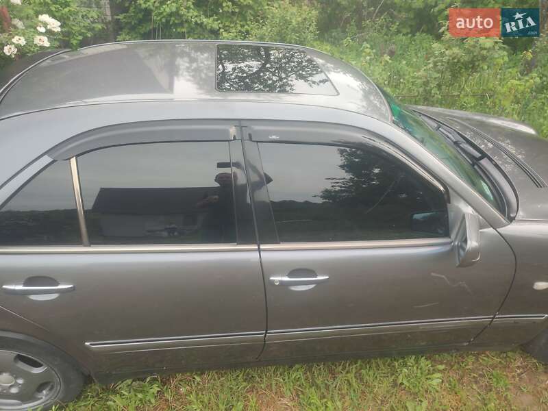 Седан Mercedes-Benz E-Class 1995 в Владимире