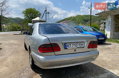 Седан Mercedes-Benz E-Class 2000 в Косове