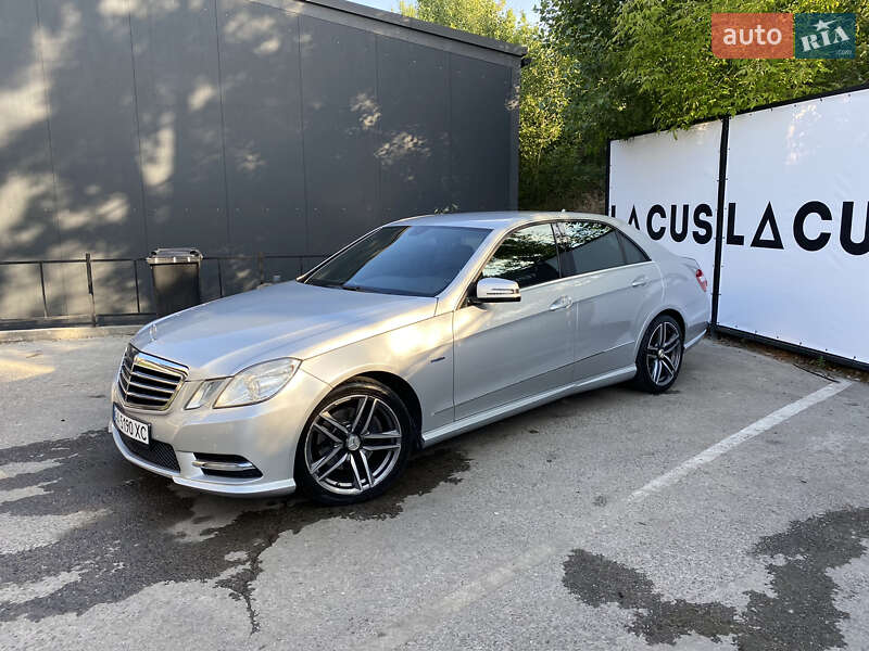 Седан Mercedes-Benz E-Class 2012 в Киеве