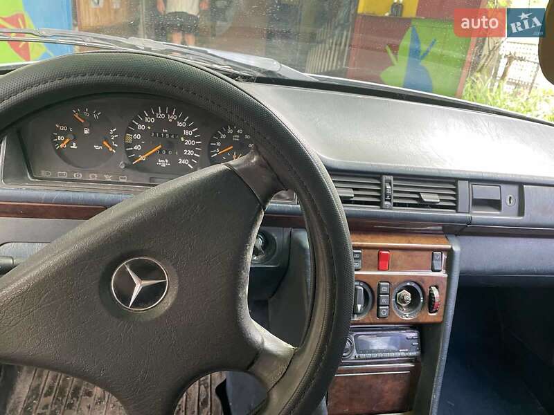 Седан Mercedes-Benz E-Class 1992 в Харькове
