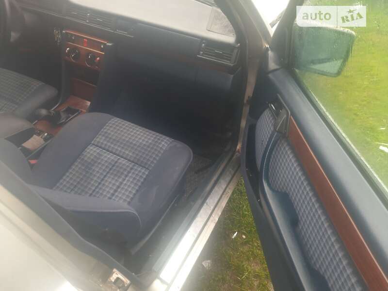 Седан Mercedes-Benz E-Class 1992 в Яремчі фото 9 Седан Mercedes-Benz E-Class 1992 в Яремчі