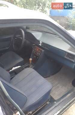 Универсал Mercedes-Benz E-Class 1987 в 