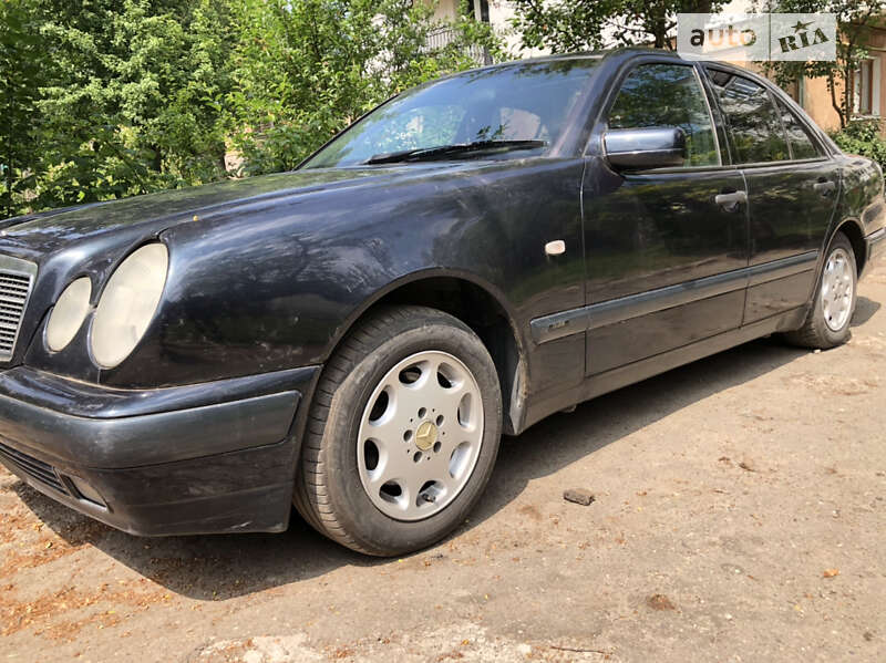 Седан Mercedes-Benz E-Class 1998 в Львове