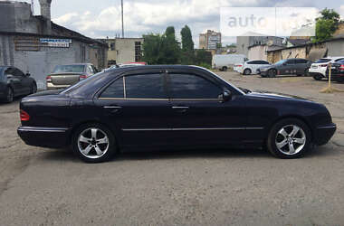 Седан Mercedes-Benz E-Class 2001 в 