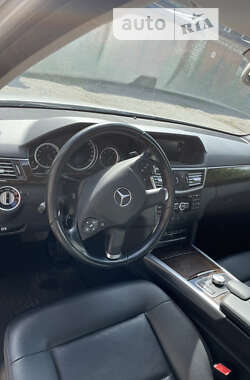 Седан Mercedes-Benz E-Class 2012 в Житомирі